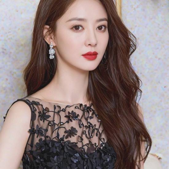 趙麗穎是什么臉型，趙麗穎的方圓臉解析：圓潤輪廓中的棱角美學