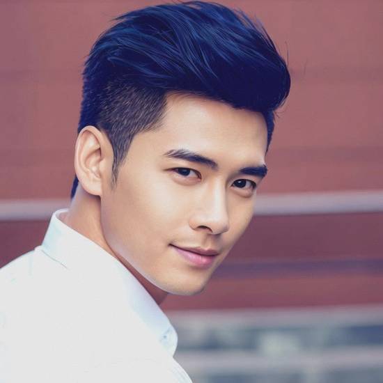 長臉型適合什么樣的發(fā)型男，長臉男性最佳發(fā)型搭配指南