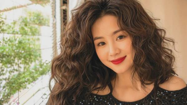 圓臉適合哪種卷發(fā)，圓臉福音最顯瘦卷發(fā)類型全解析