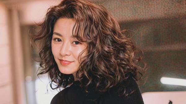 燙發后怎么打理卷發，燙發后7天養成柔順卷發打理術