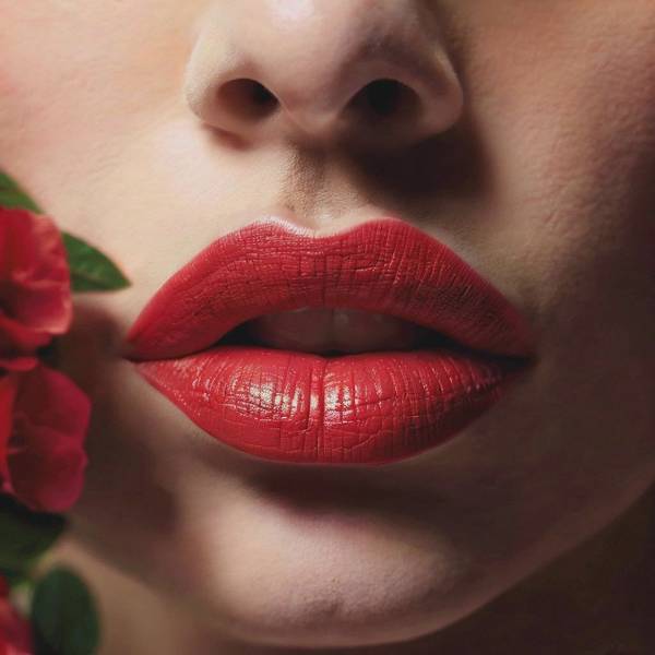 讓嘴唇變薄的方法，6招安全撫平厚唇還你精致薄唇美學