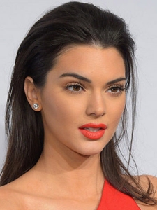 全球最熱6款唇色都在這！明星幫你試色